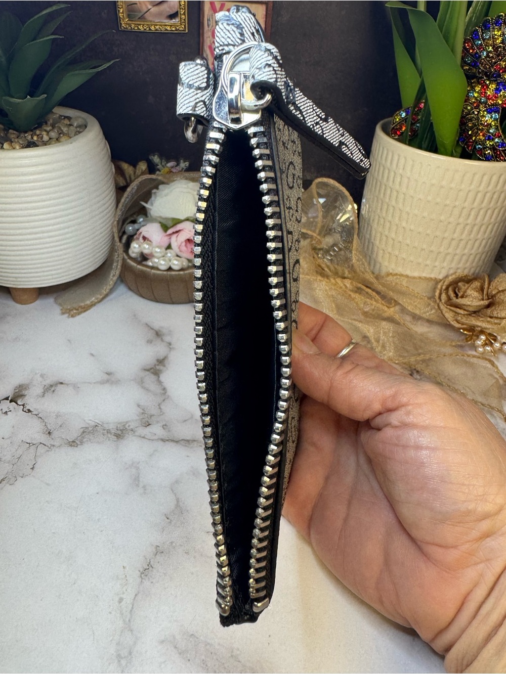 Guess Wristlet - Picture 4 of 8